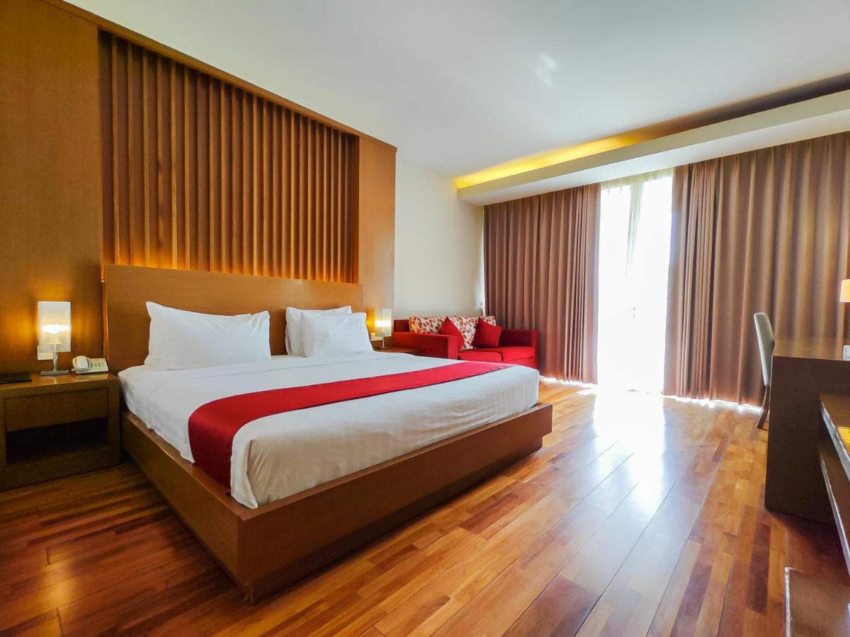Hotel Square And 3*