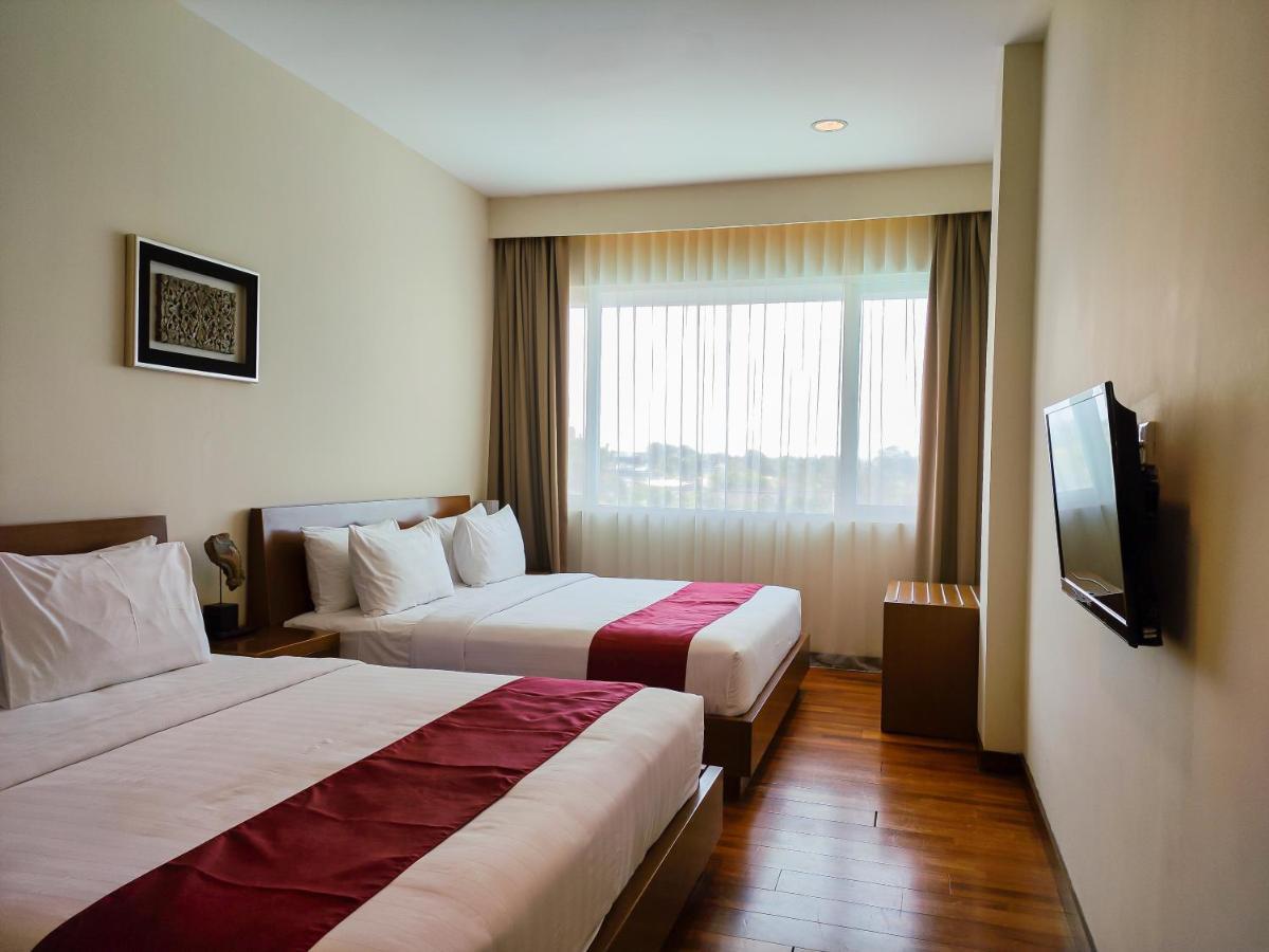 Hotel Square And