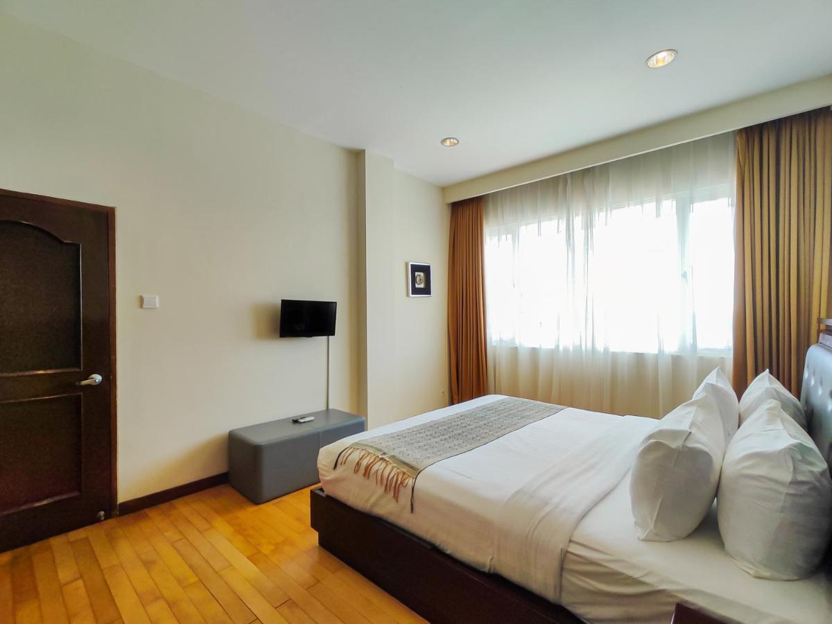 Square And Seminyak (Bali)