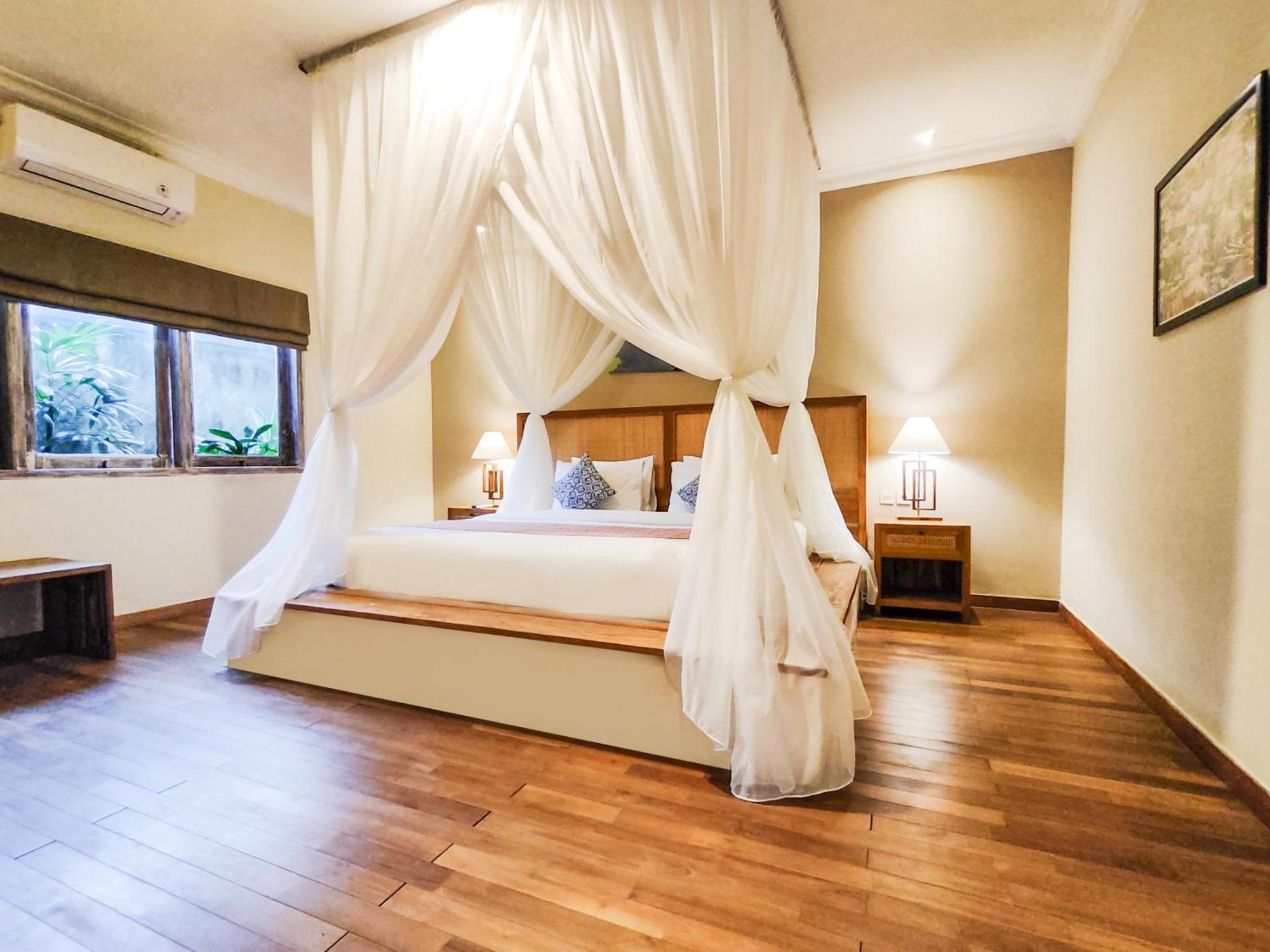 Square And Seminyak (Bali)